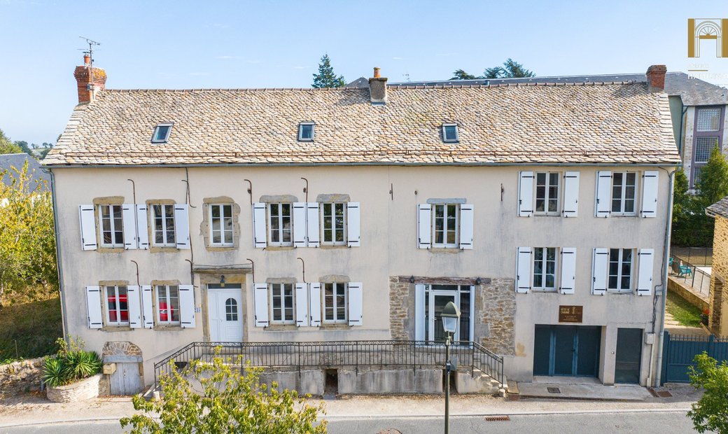 Fully Renovated Character Property Complex Near Rodez Occitanie In