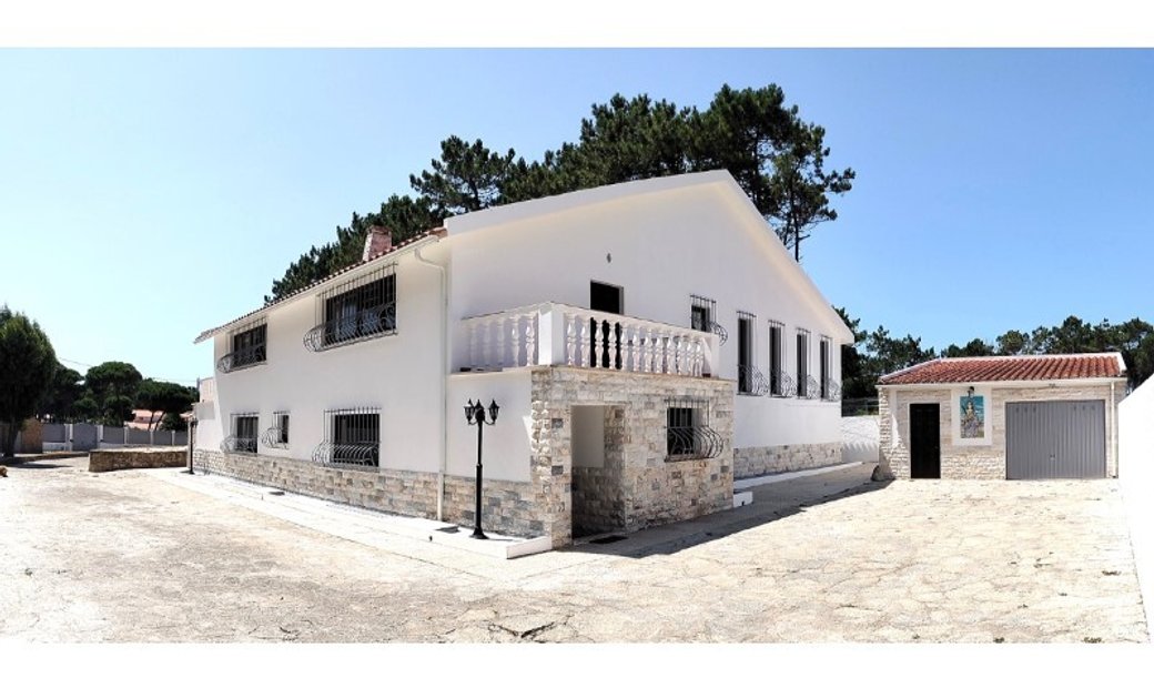 Moradia T4 De Grandes áreas Nas Azenhas Do Mar, In Colares, Lisbon