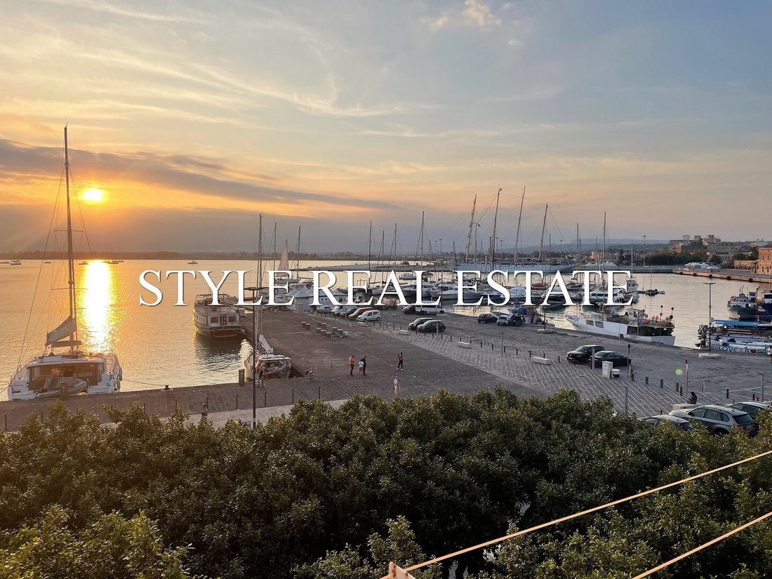 Apartment With Independent Entrance Overlooking The In Syracuse, Sicily
