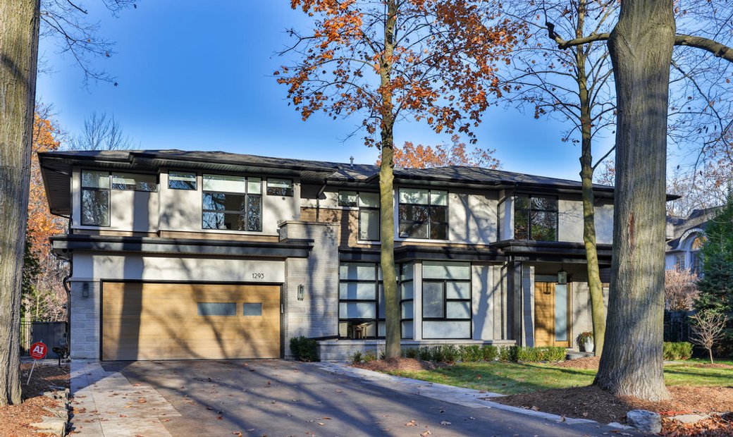 Nestled In The Exclusive Enclave Of Mineola In Mississauga, Ontario