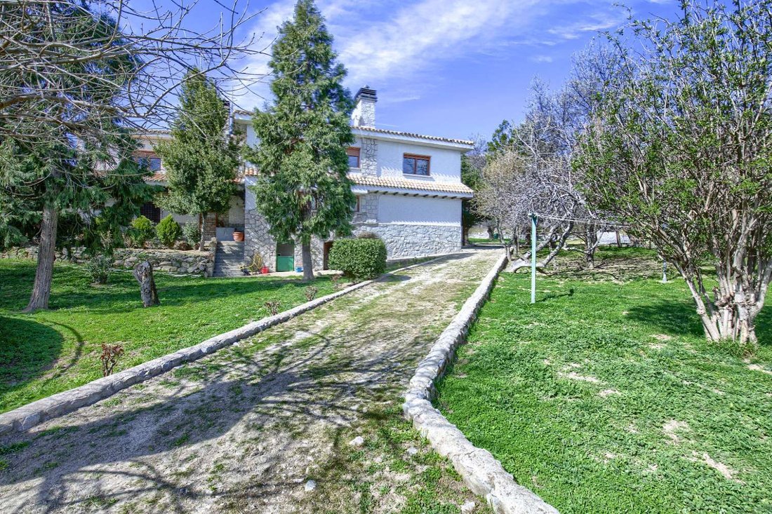 House in San Lorenzo de El Escorial, Community of Madrid, Spain 2 - 13548495