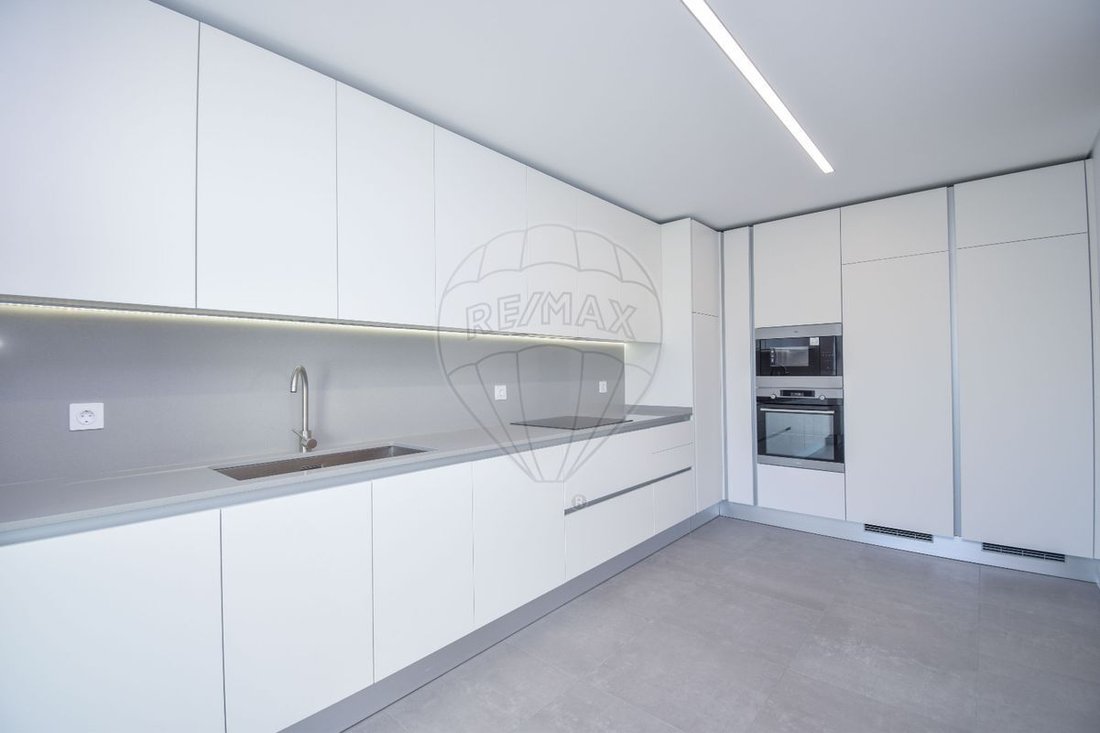 Condo/Apartment T3 For Sale In Carcavelos E In Carcavelos, Lisbon