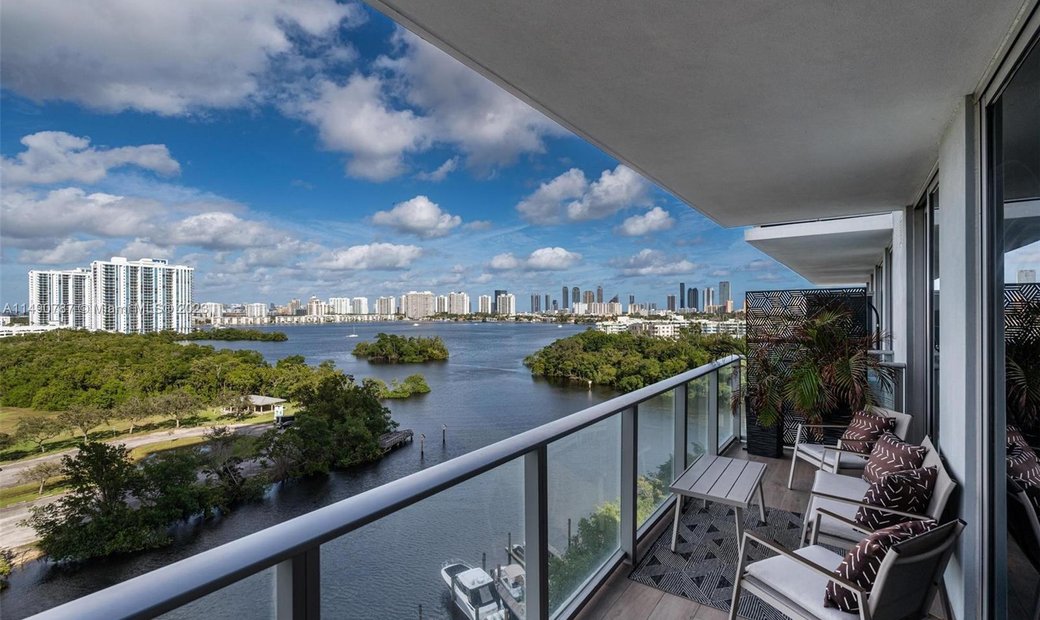 Condo North Miami Beach En Golden Beach, Florida, Estados Unidos En