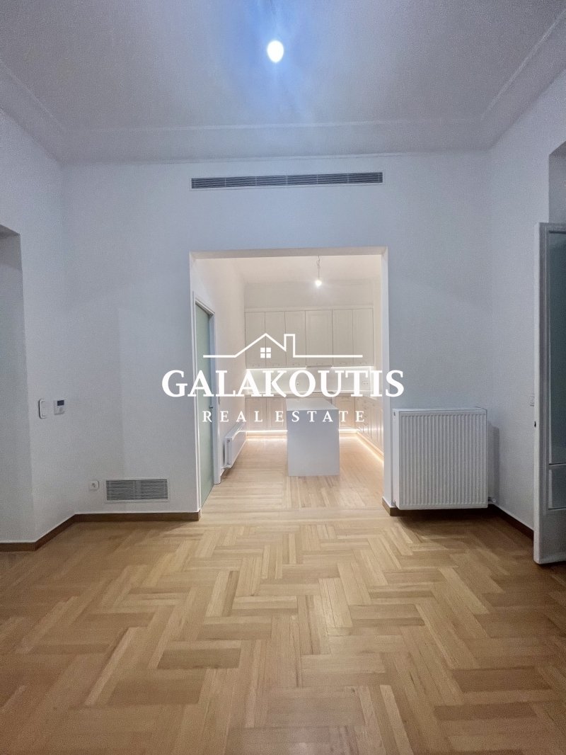 Apartment in Sunoikia Kolonakiou, 1st District of Athens, Athens 4 - 13550224