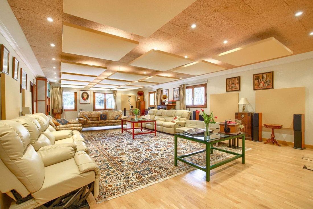 House in San Lorenzo de El Escorial, Community of Madrid, Spain 4 - 13548495