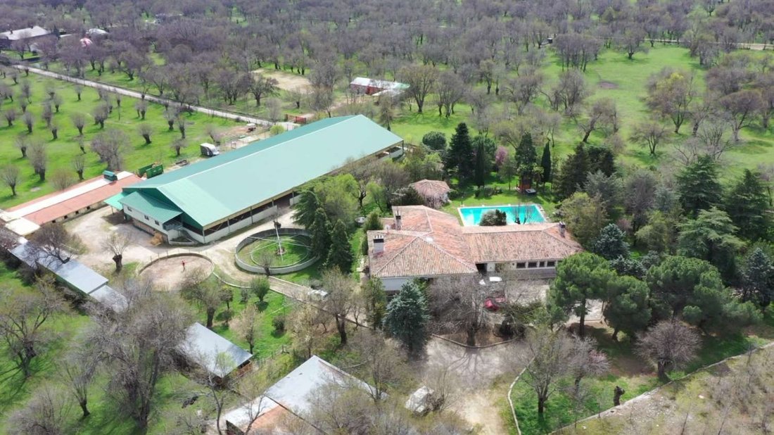 House in San Lorenzo de El Escorial, Community of Madrid, Spain 1 - 13548495