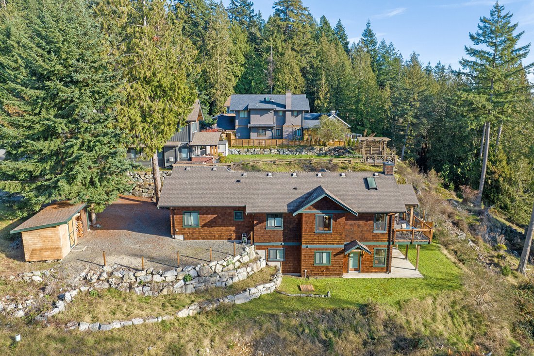 Perfect Family Home In Bowen Island, British Columbia, Canada For Sale