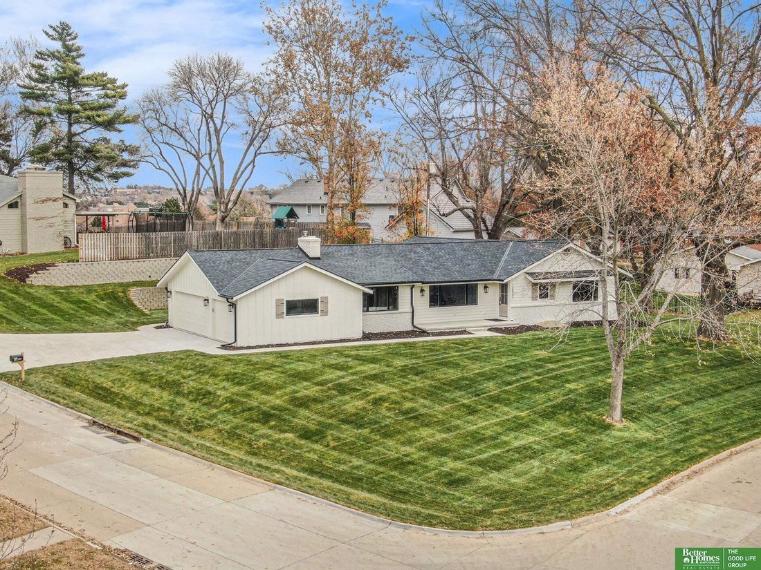 5 Bedrooms Single Family Detached In Omaha, Nebraska, United States For