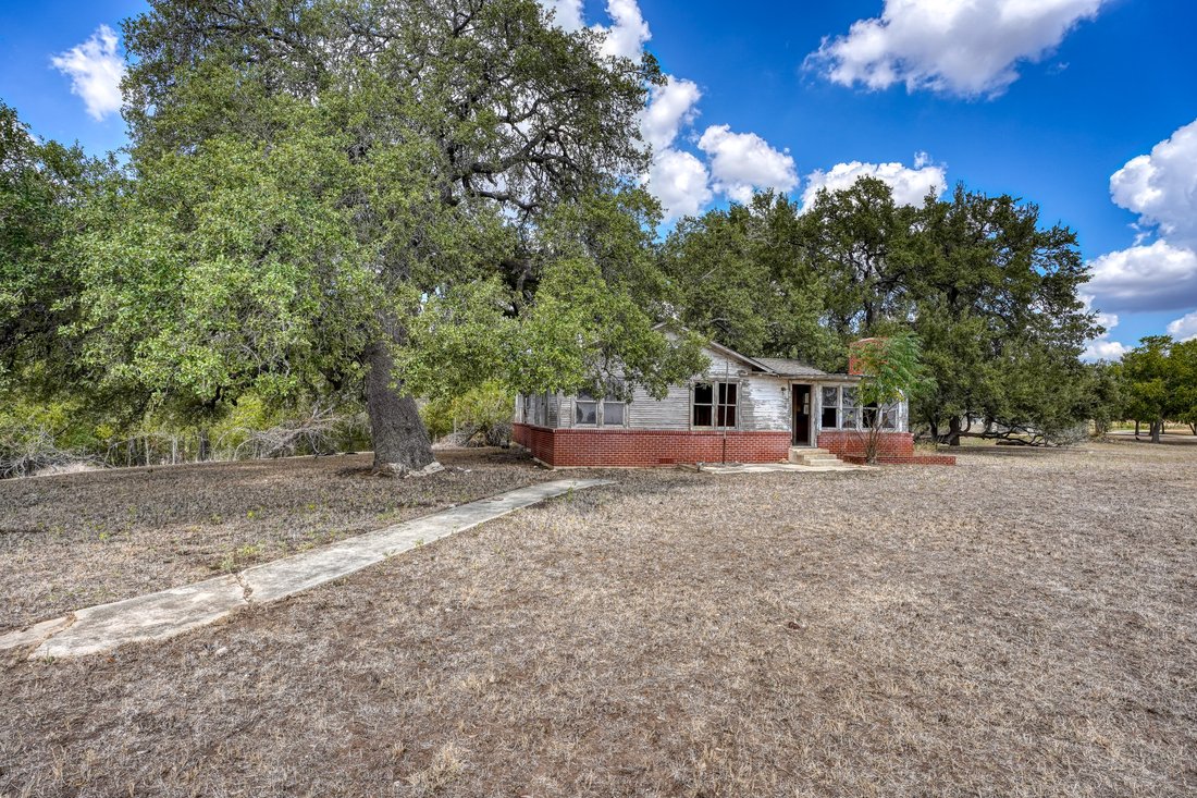 179+/ Acres Tree Top River Ranch , Caldwell In Luling, Texas, United