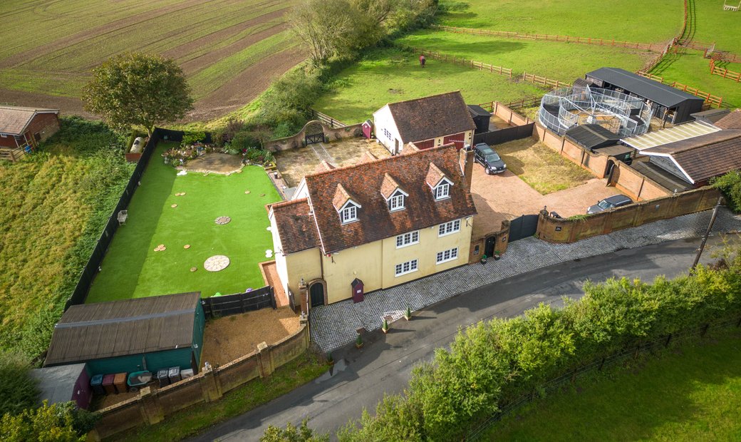 4 Bedroom Detached House For Sale In Ware In Ware, England, United