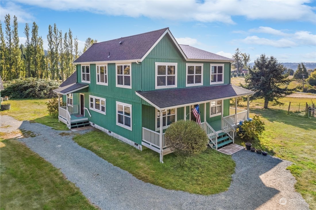 Lord's Hill Estate With Equestrian In Snohomish, Washington, United