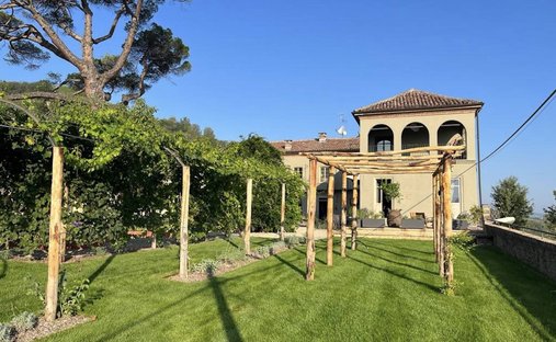 House in Santo Stefano Belbo, Piedmont, Italy 1