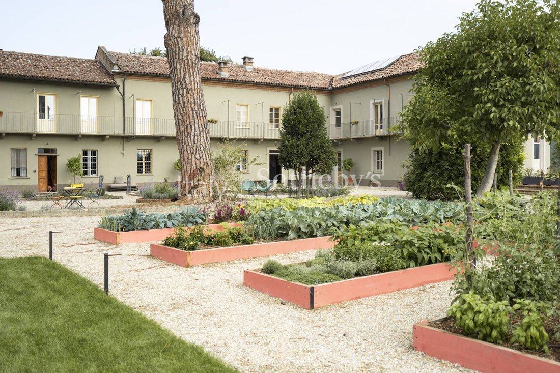 House in Santo Stefano Belbo, Piedmont, Italy 2 - 13554599