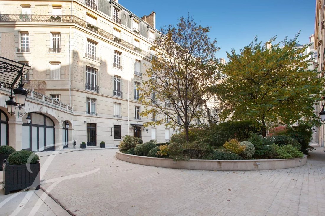 Aveneu Montaigne Luxurious One Bedroom In Paris le De France