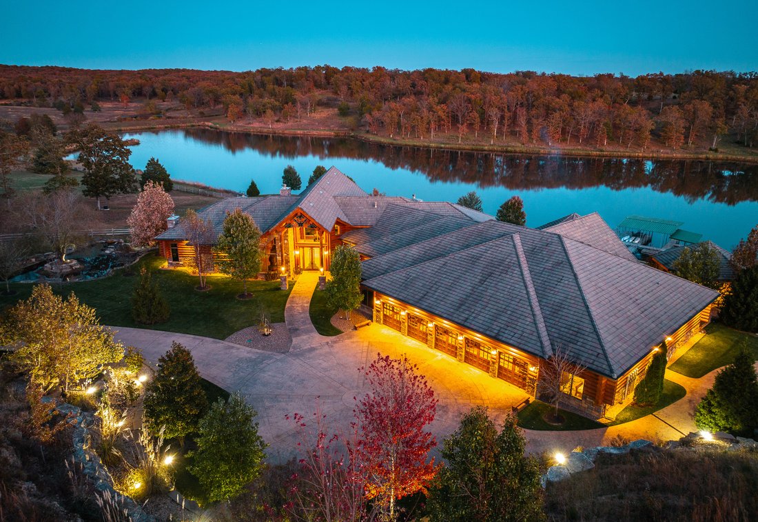 Absolutely Stunning Tradewinds Ranch In Brumley, Missouri, United
