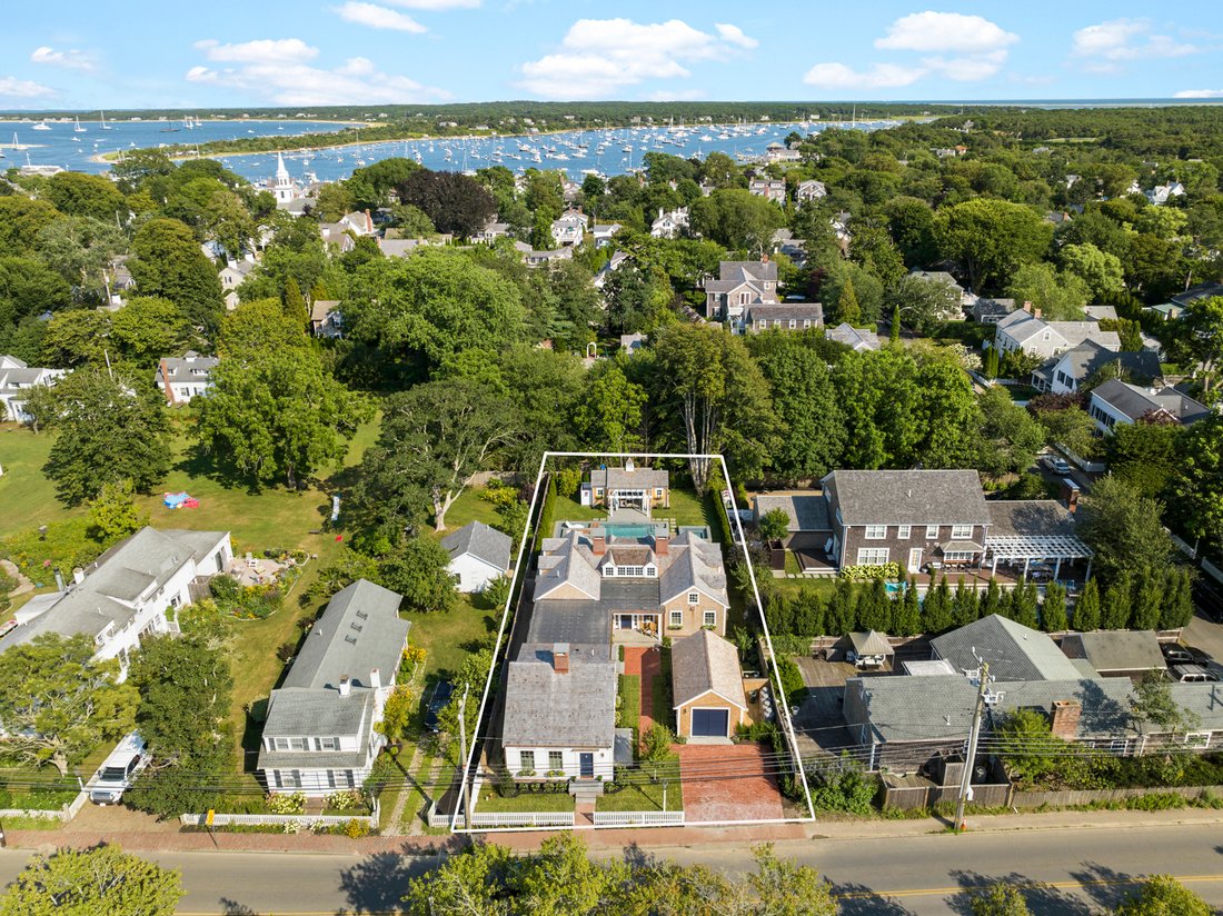 A Truly One Of A Kind Living In Edgartown, Massachusetts, United States