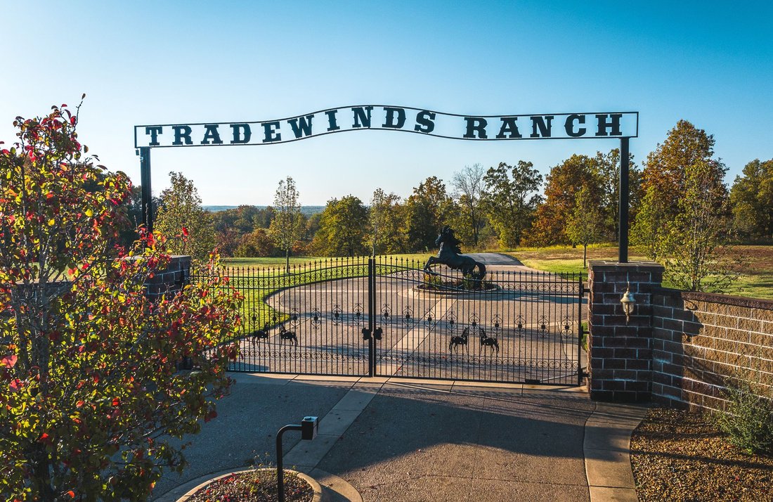 Absolutely Stunning Tradewinds Ranch In Brumley, Missouri, United