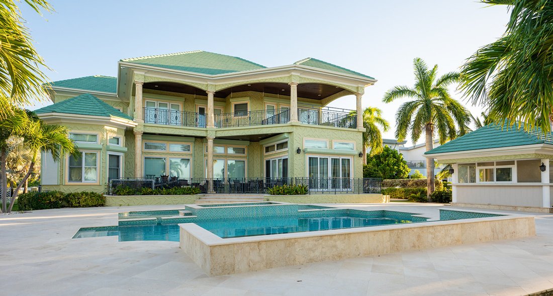 Majestic, Gracious Crystal Harbour Home In West Bay, West Bay, Cayman