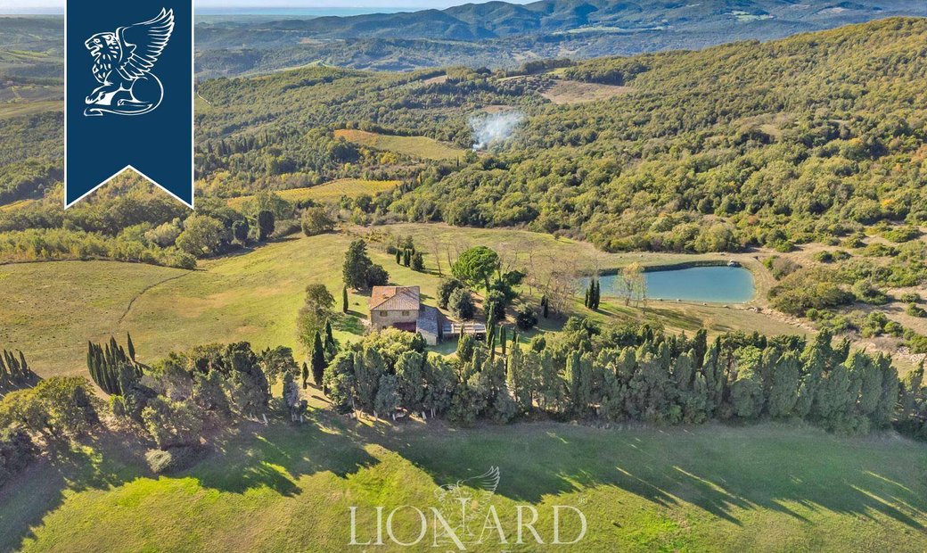 Exclusive Luxury Villa With A Lake Surrounded By Tuscan Hills In