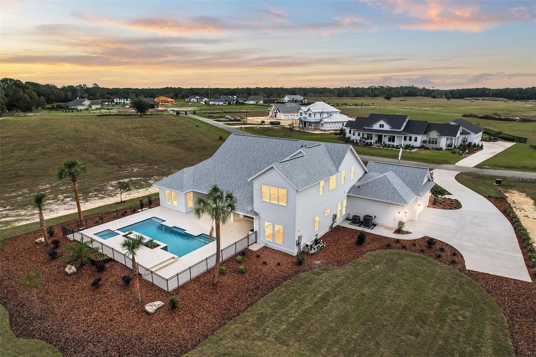 5 Bedrooms Single Family Detached In Gainesville, Florida, United