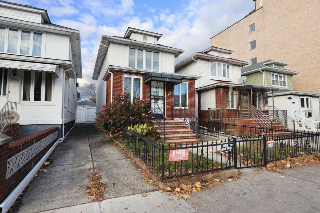 House in New York, New York, United States 1 - 13559103