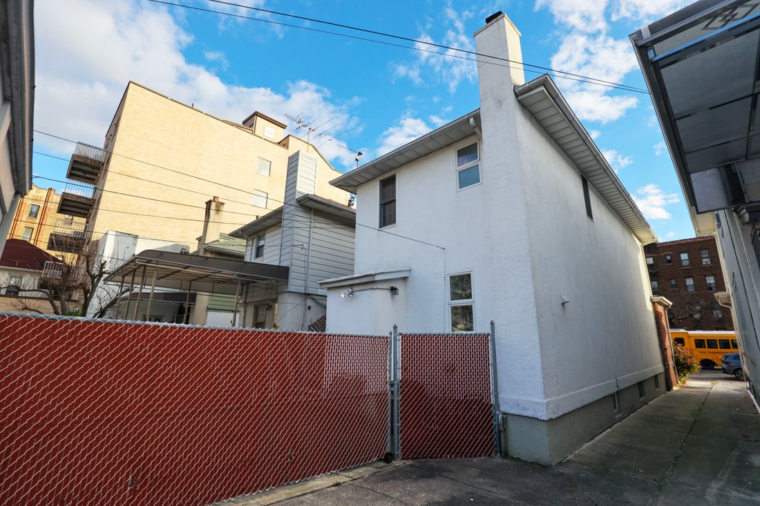 House in New York, New York, United States 5 - 13559103