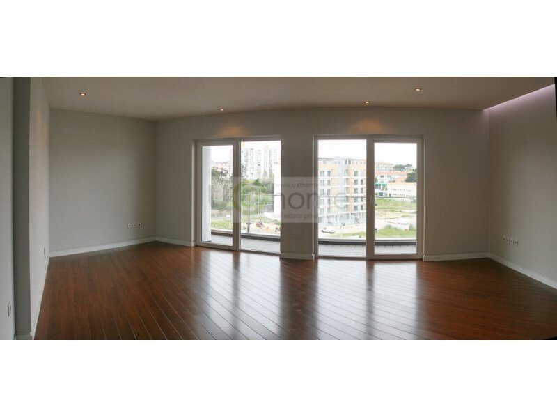 3 Bedroom Apartment In Parede With Parking In Cascais, Portugal For