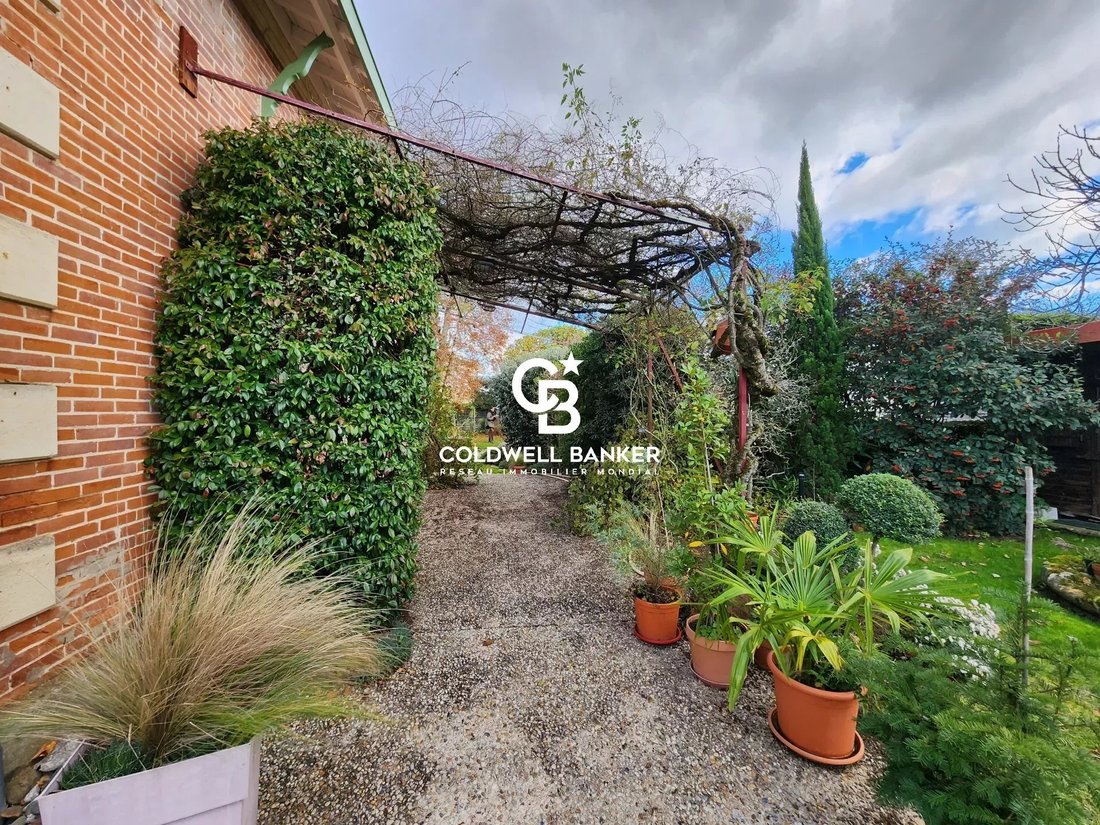 Pessac House In Pessac, Nouvelle Aquitaine, France For Sale (13562106)