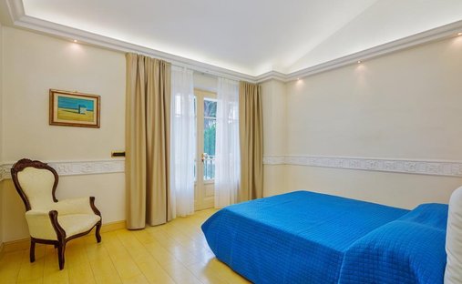 Villa in Vittoria Apuana, Forte dei Marmi, Tuscany 1