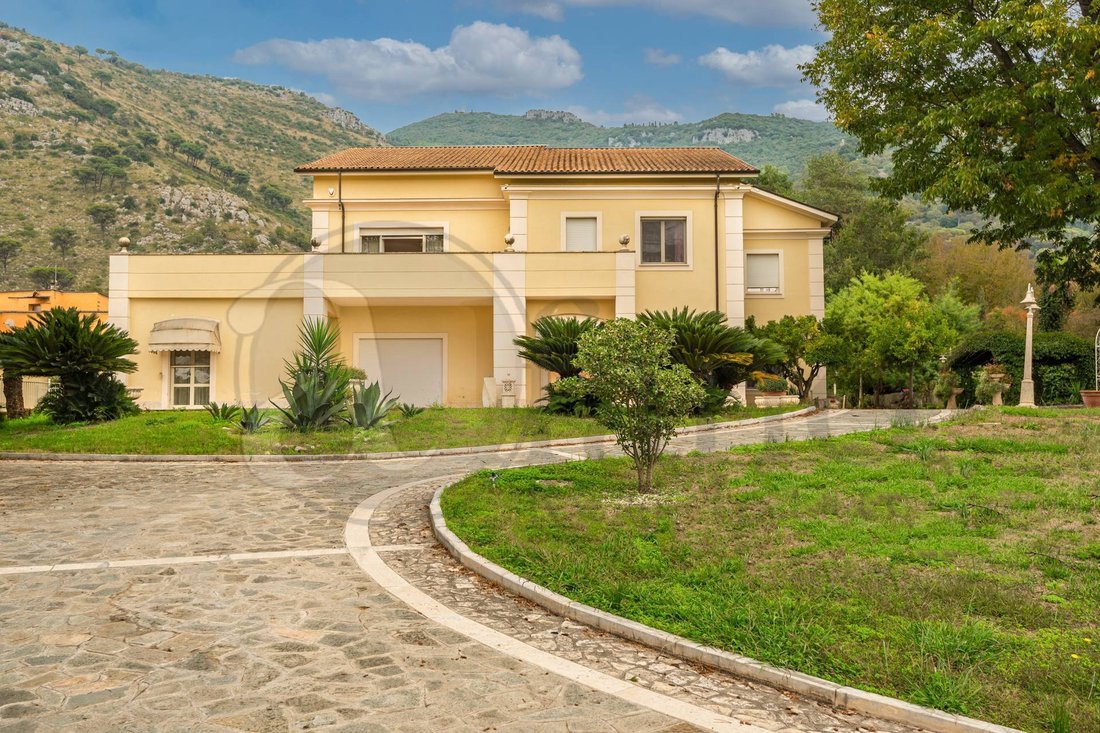 Villa in Villa Santa Lucia, Lazio, Italy 5 - 13565255