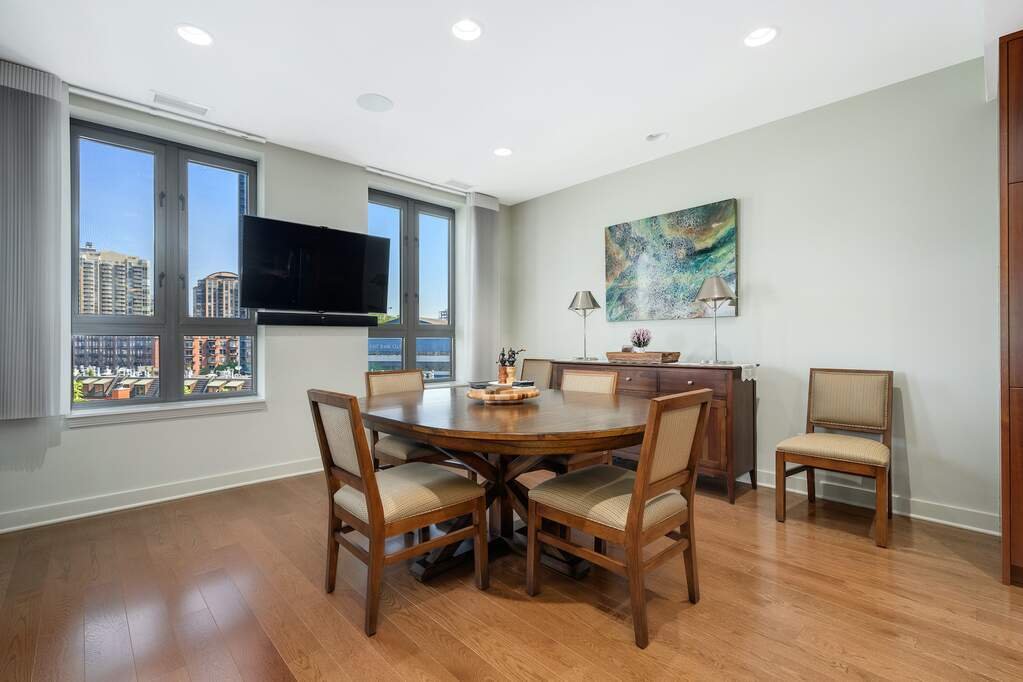 Pristine Boutique Midrise Home In Kinzie In Chicago, Illinois, United