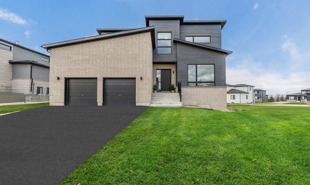 Thornbury, Southern Bay In Thornbury, Ontario, Canada For Sale