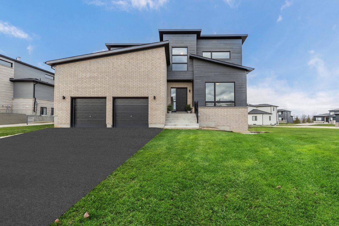 Thornbury, Southern Bay In Thornbury, Ontario, Canada For Sale