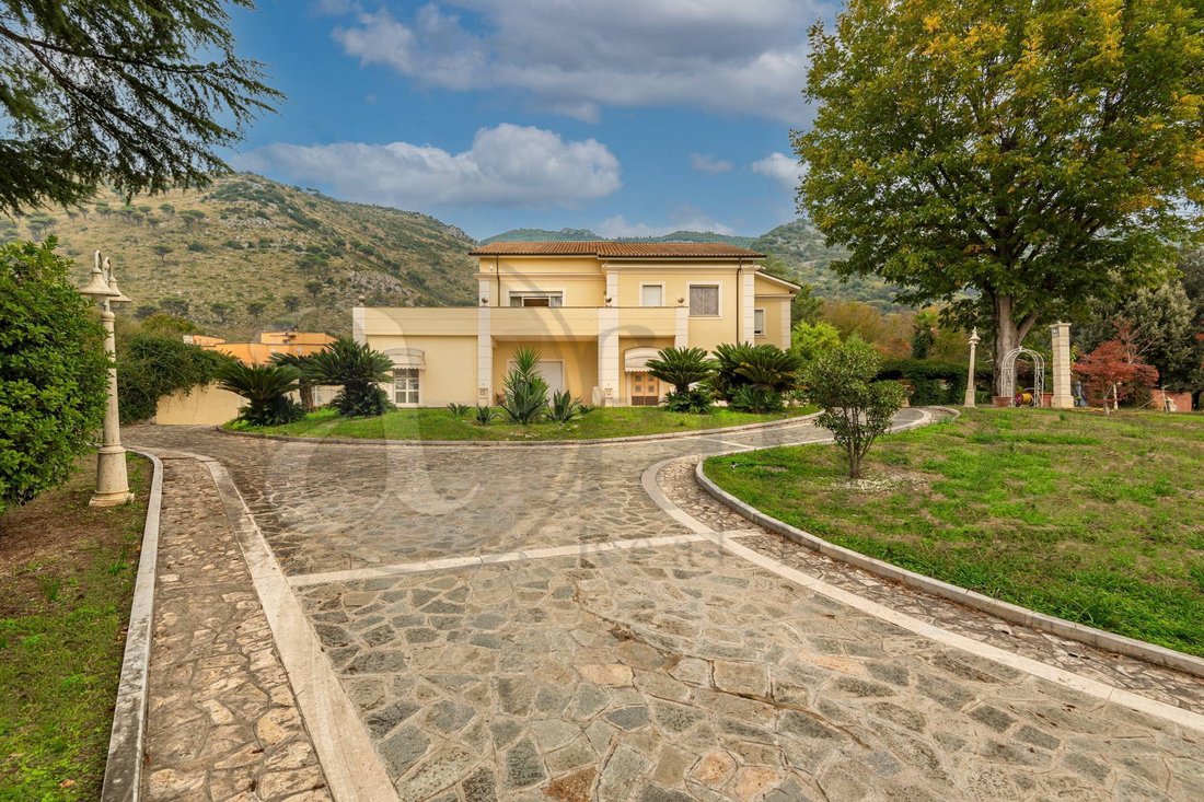 Villa in Villa Santa Lucia, Lazio, Italy 3 - 13565255
