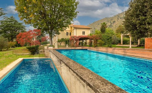 Villa in Villa Santa Lucia, Lazio, Italy 1