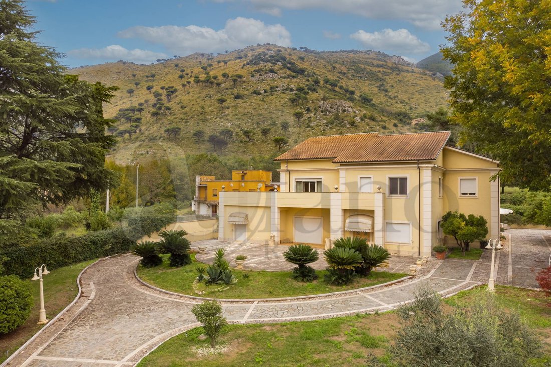 Villa in Villa Santa Lucia, Lazio, Italy 4 - 13565255