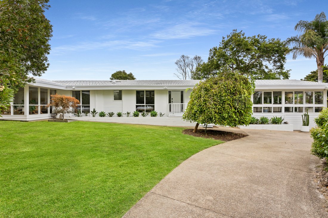 Elegant Coastal Home In Mount Martha In Mount Martha, Victoria