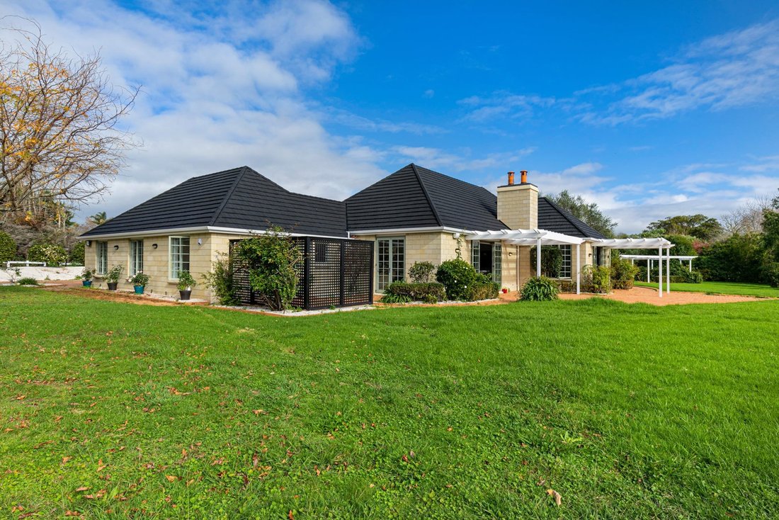 Expansive Executive Home In Karaka, Auckland, New Zealand For Sale
