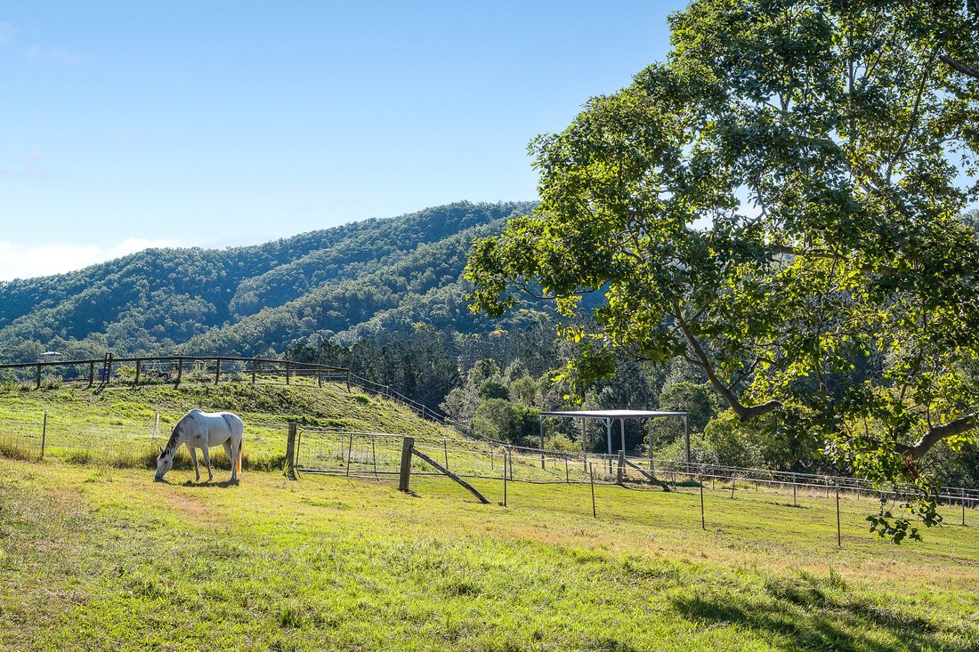 Luxurious Country Estate In Samsonvale In Samsonvale, Queensland, Australia For Sale (13568198)