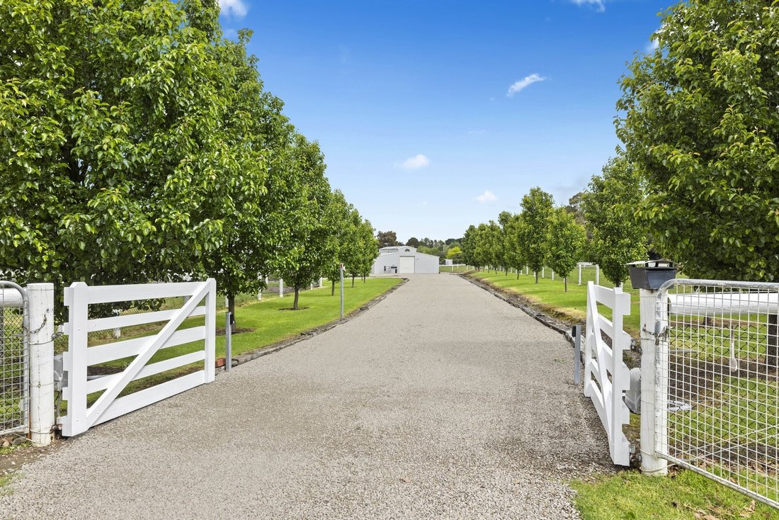 Capall Park Equestrian Haven In Somerville, Victoria, Australia For