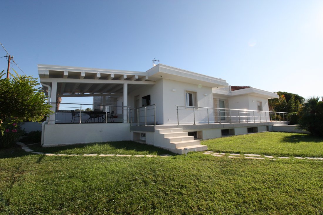 Modern Villa With Breathtakinh Sea View And Pool In Donnalucata, Sicily