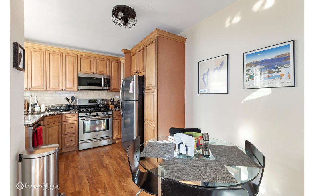 Coop Queens In New York, New York, United States For Sale (13573467)