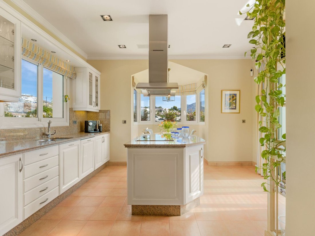 Villa La Quinta In La Quinta, Spain For Sale (13569941)