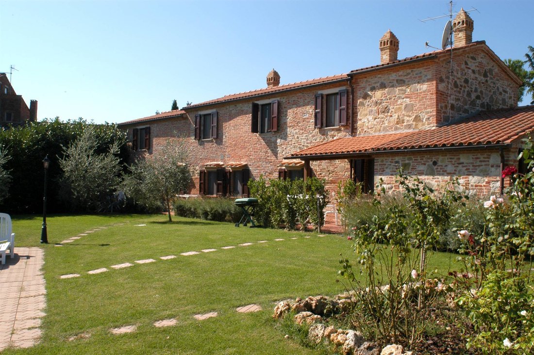 Castiglione del Lago, Umbria, Italy 3 - 13572930