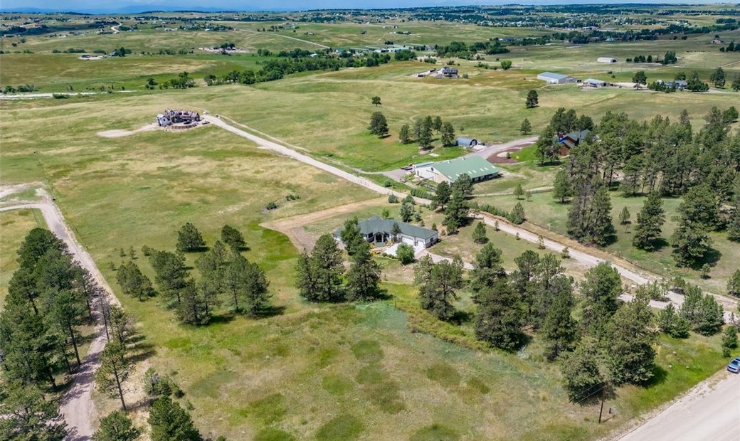 4 Bedrooms Single Family Detached In Elizabeth, Colorado, United States