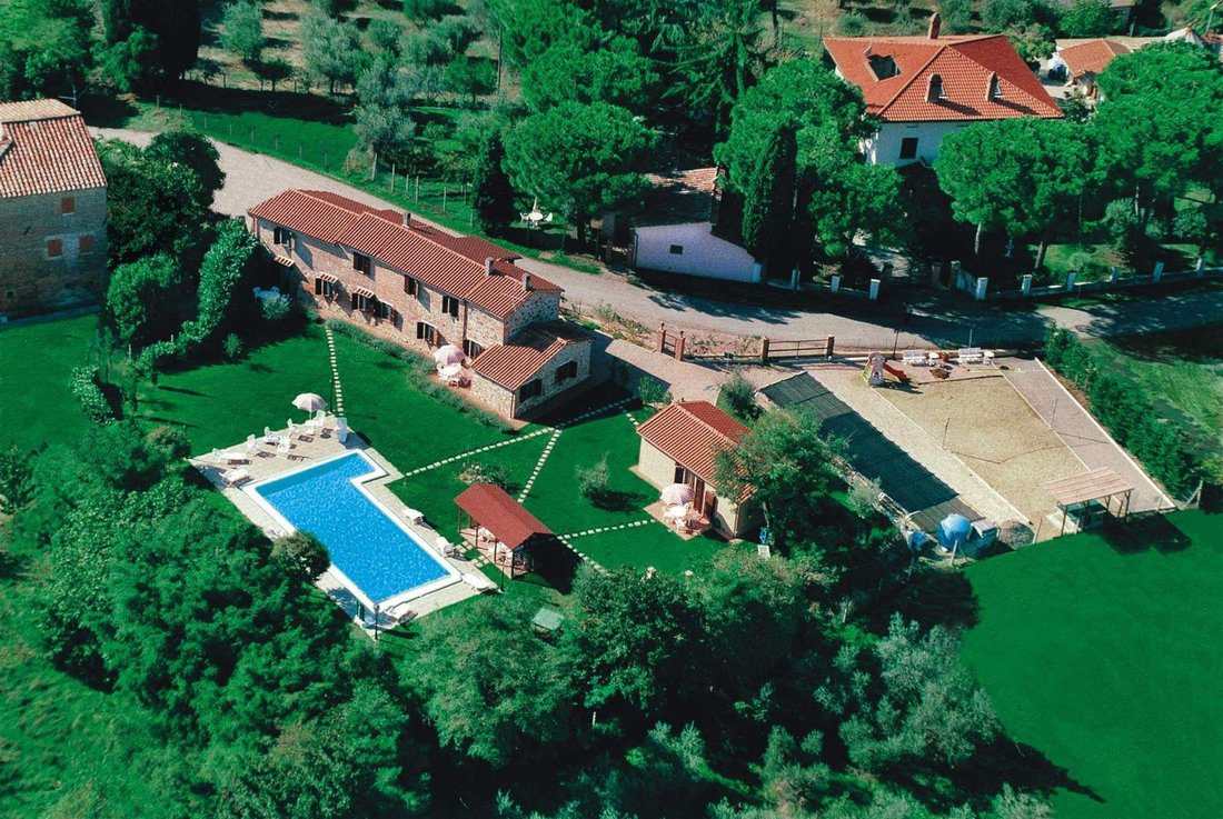 Castiglione del Lago, Umbria, Italy 1 - 13572930