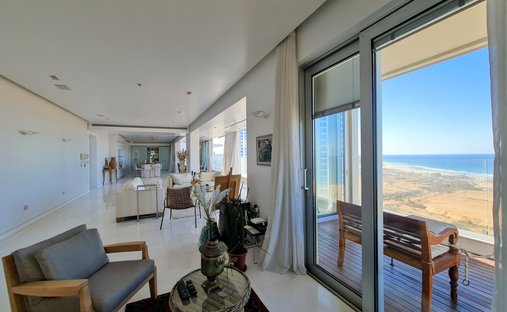 Penthouse in Netanya, Center District, Israel 1