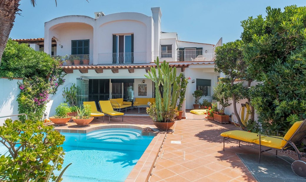 Stunning Pied Dans L'eau Property With Swimming Pool In Forio, Campania