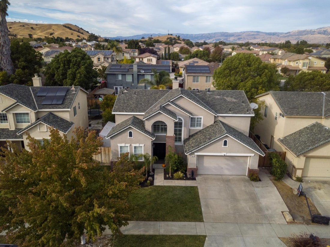 1411 Peregrine Drive In Gilroy, Ca, United States For Sale (13400385)