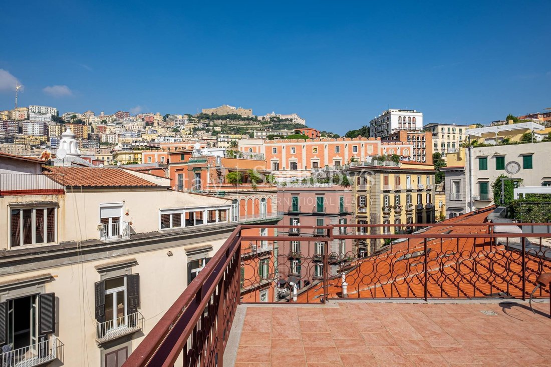 Apartment in Naples, Campania, Italy 3 - 13579928
